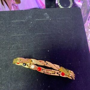 Elegant Gold Bracelet with Multicolor Accents